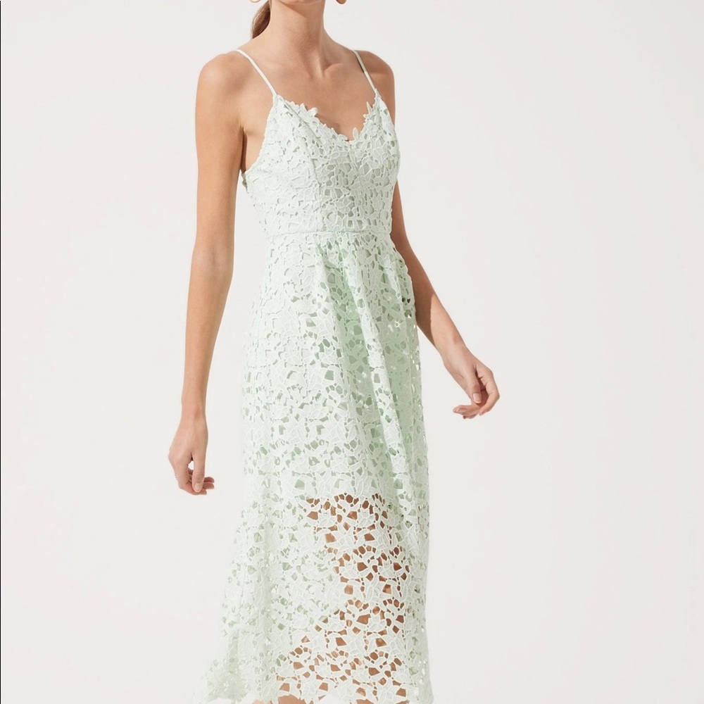 ASTR The Label: LACE A LINE MIDI DRESS
